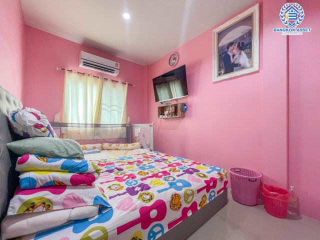 *****ทาวน์เฮ้าส์มือสองย่านกรุงเทพฯ ม.มณฑล8 เลียบคลองทวีวัฒนา เนื้อที่กว้างขวางถึง 22.5 ตร.ว. ฟังก์ชัน 3 ห้องนอน 2 ห้องน้ำ 1 ที่จอดรถ บ้านสภาพใหม่ พร้อมอยู่ บนทำเลดี เชื่อมต่อถ.เพชกษม, ถ.พุทธมณฑลสาย3, ถ.กาญจนาภิเษก ใกล้เดอะมอลล์บางแค และรถไฟฟ้าสายสีน้ำเงิน "สถานีหลักสอง" ราคาดีสุดในย่านนี้!